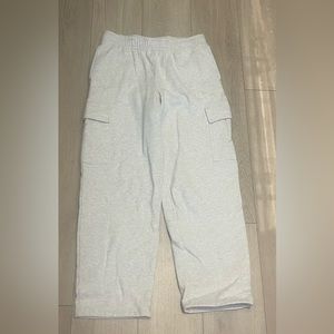 Aritzia TNA cozy fleece mega cargo sweatpants in heather chrome good condition